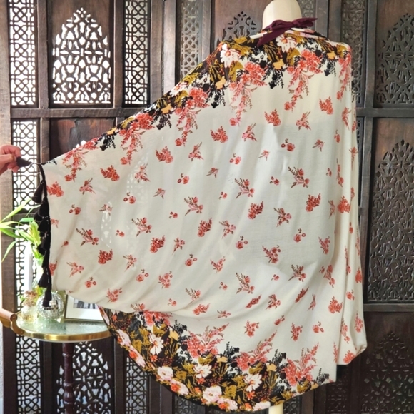 Free people floral Kimono cover up & wrap - Picture 2 of 16